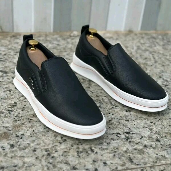 Chaussures en cuir noir pour hommes