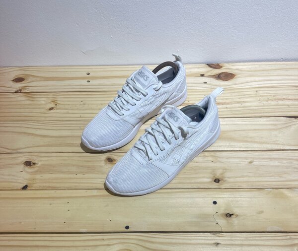 ASICS  size 44