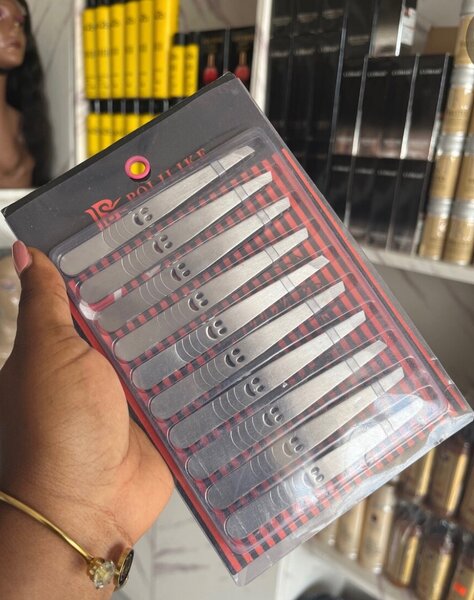Tweezers