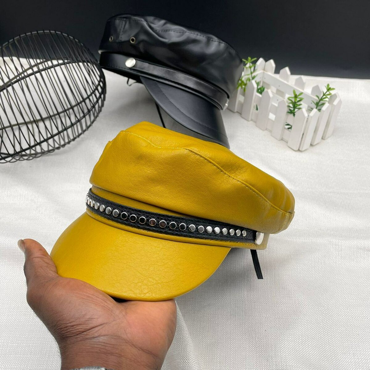 Caps