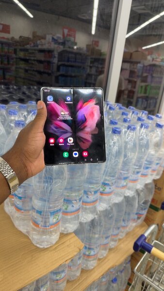 Samsung galaxy Z fold 3