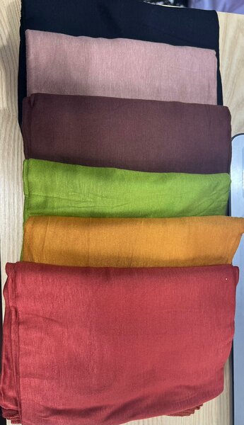 Tissus colorés en soie