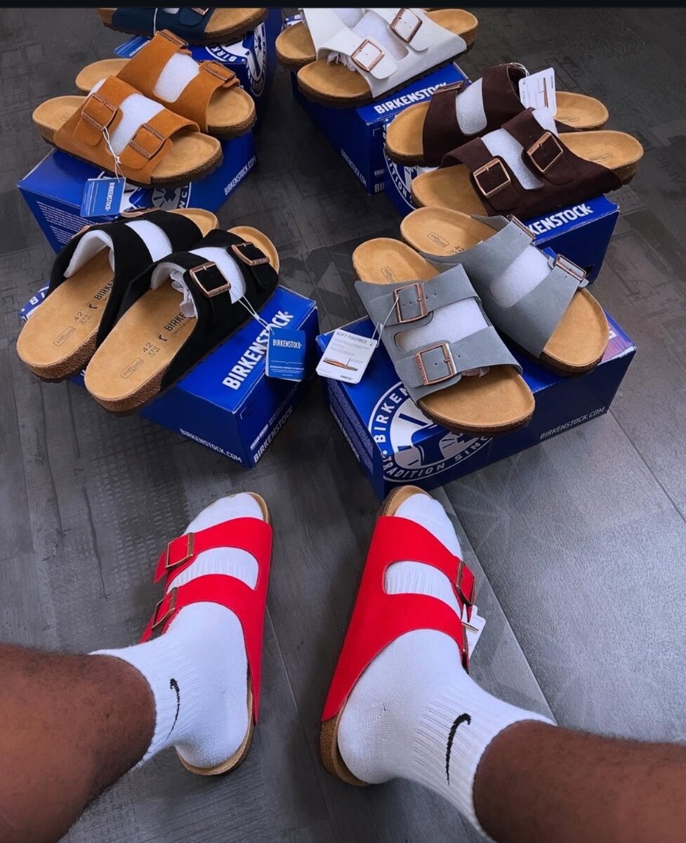NIKE SLIDES