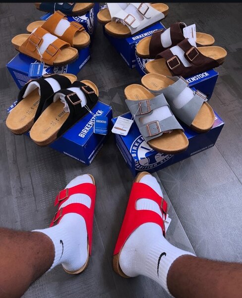 NIKE SLIDES