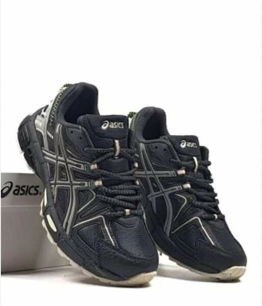 PAIRE DE ASICS ALL BLACK