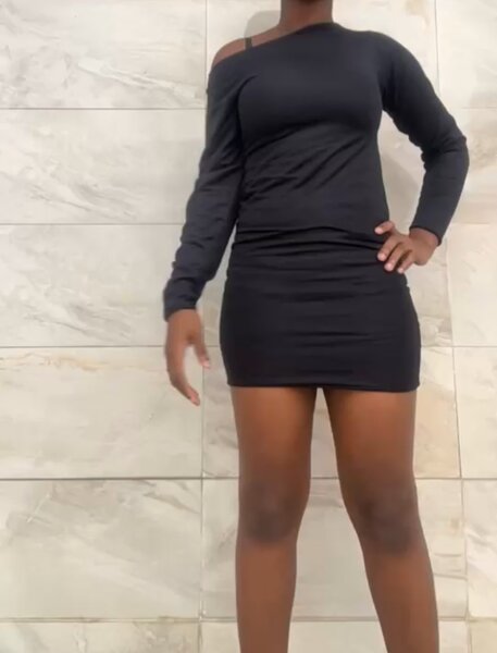 Robe moulante noire élégante