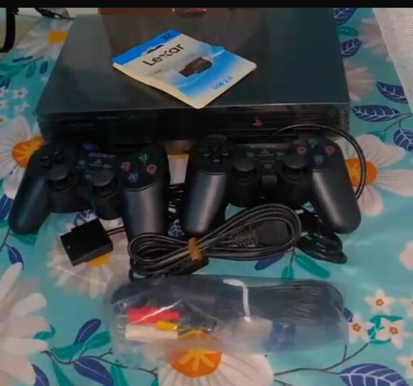 Console PlayStation 2 avec accessoires