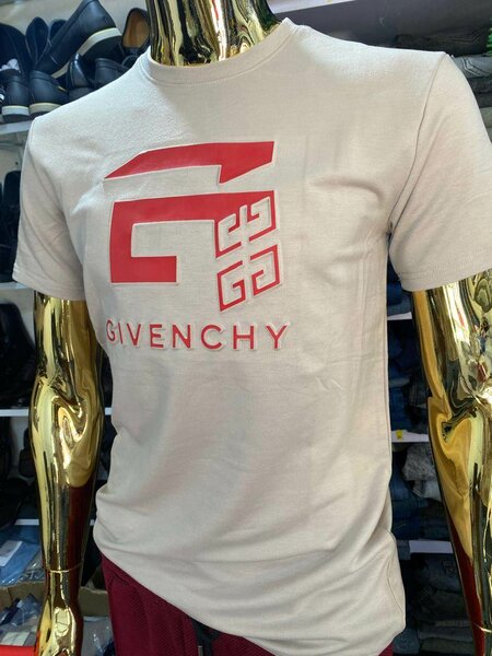 White T shirts