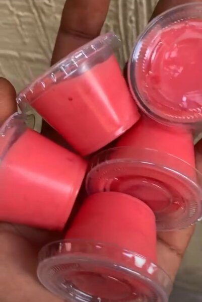 Produits de lèvre rose
