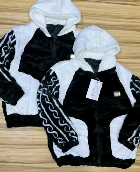 Sweat à capuche en fausse fourrure