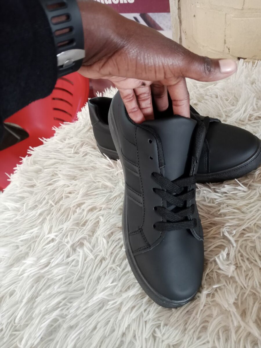 Ladies sneakers