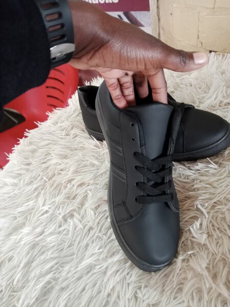 Ladies sneakers