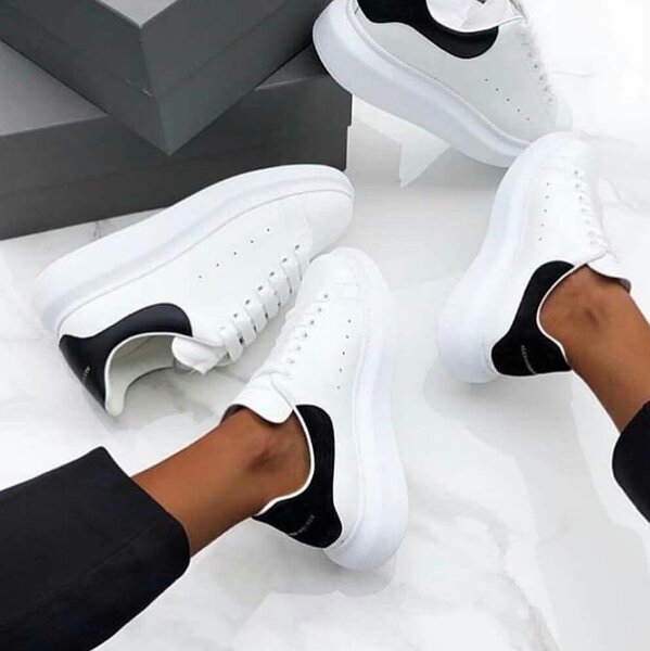 Baskets blanches modernes