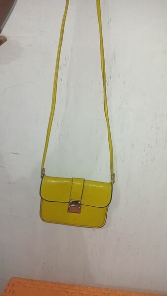 Sac bandoulière jaune élégant