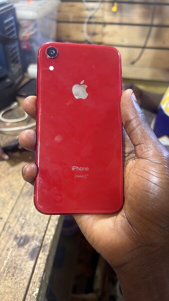 iPhone rouge déverrouillé