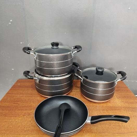Casserole antiadhesive 3 pcs avec poêle 