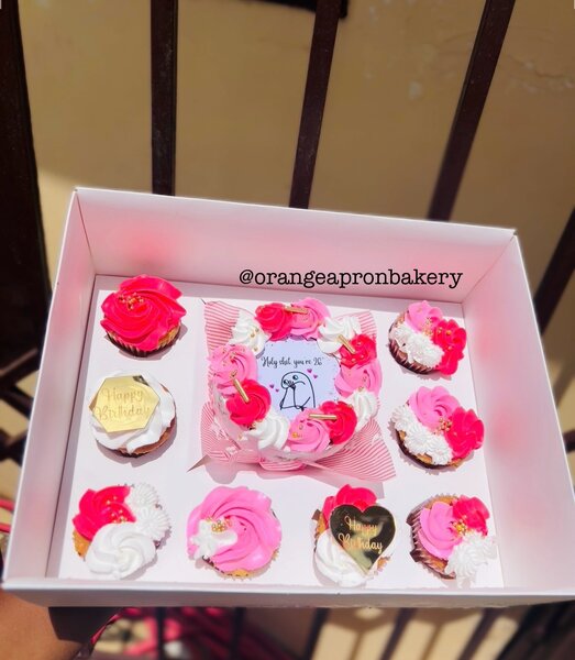 Bento + 8 cupcakes
