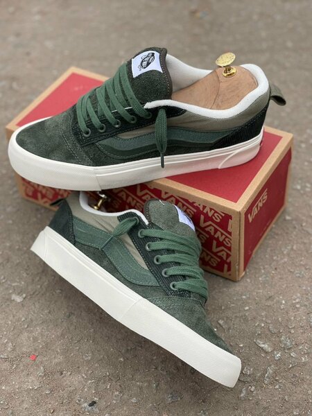VANS KNU SKOOL