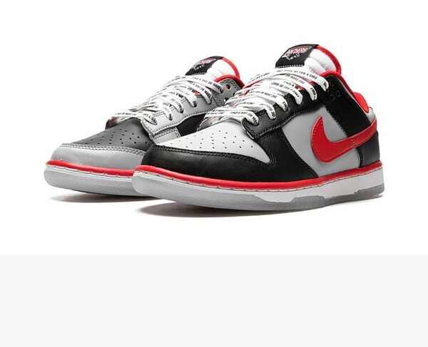 Sneakers tendance rouges et noirs