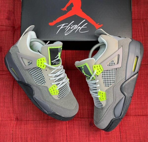 JORDAN 4