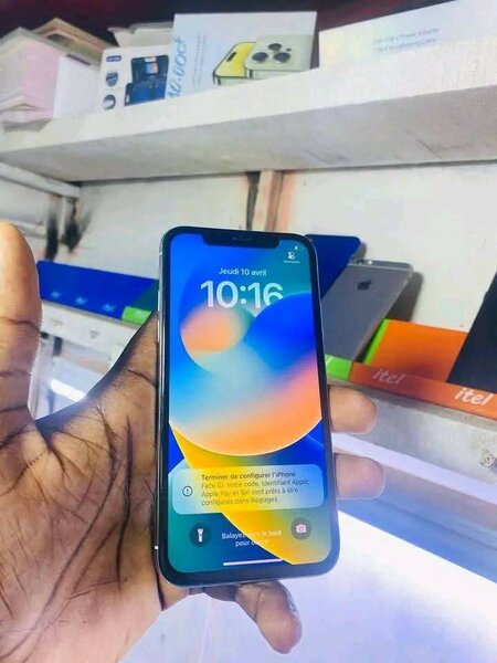 iPhone X 64GB Argent Débloqué