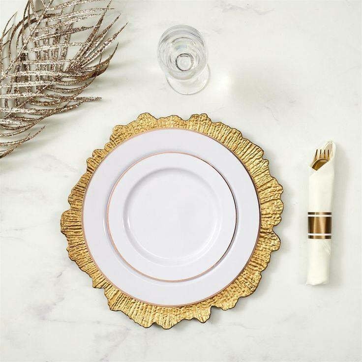 Assiette décorative en or
