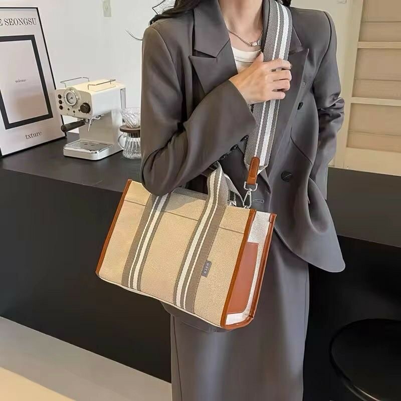 Sac cabas élégant à rayures