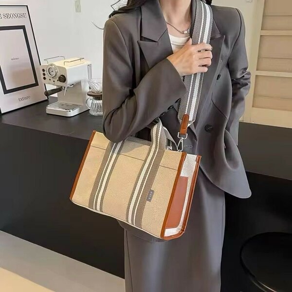 Sac cabas élégant à rayures