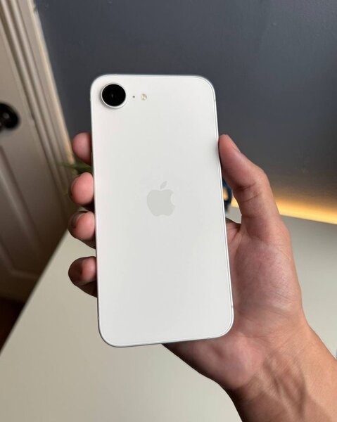 iPhone 16e