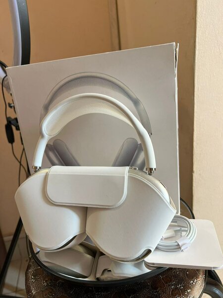 APPLES AIRPODS MAX