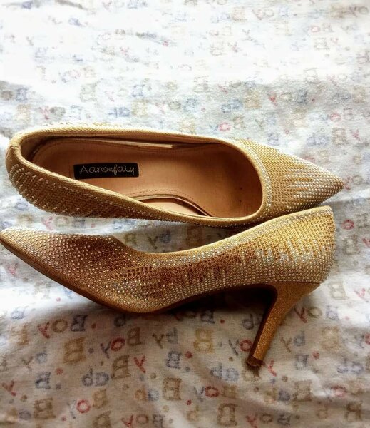 Golden stoned full shoe (Thrift)