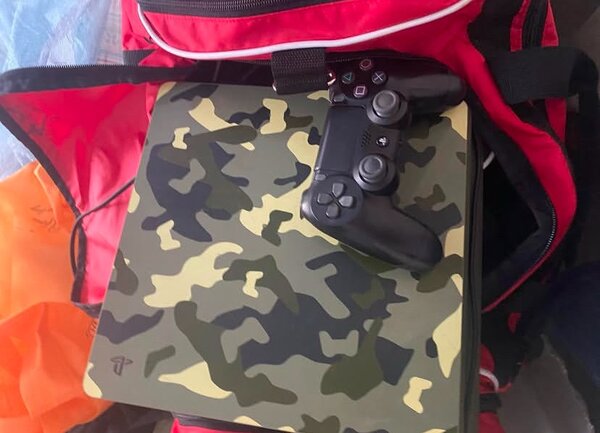 PS 4 slim 1TB