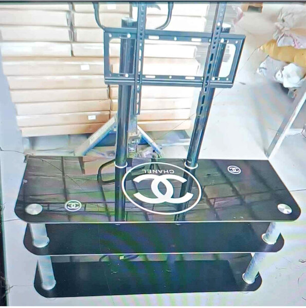 Meuble TV en verre noir élégant