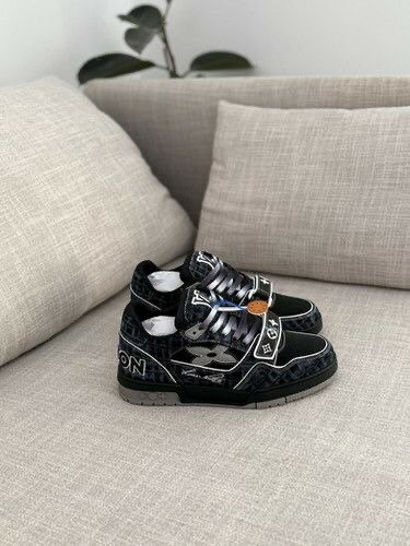 LOUIS VUITTON CLASSIC