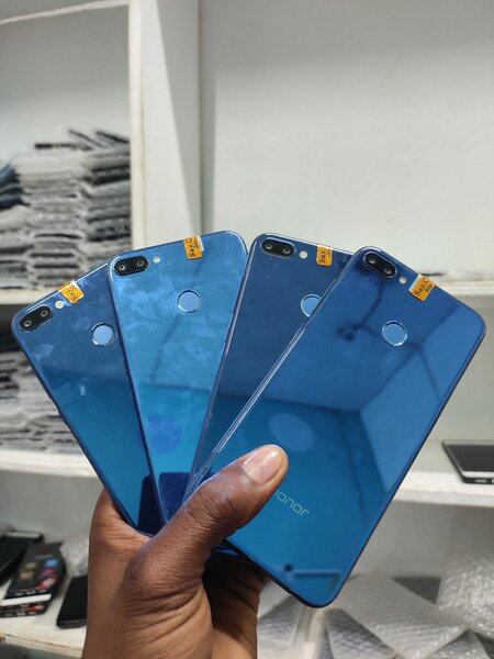 HONOR 9i