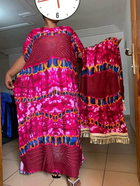 Boubou plus foulard disponible a 10000fr