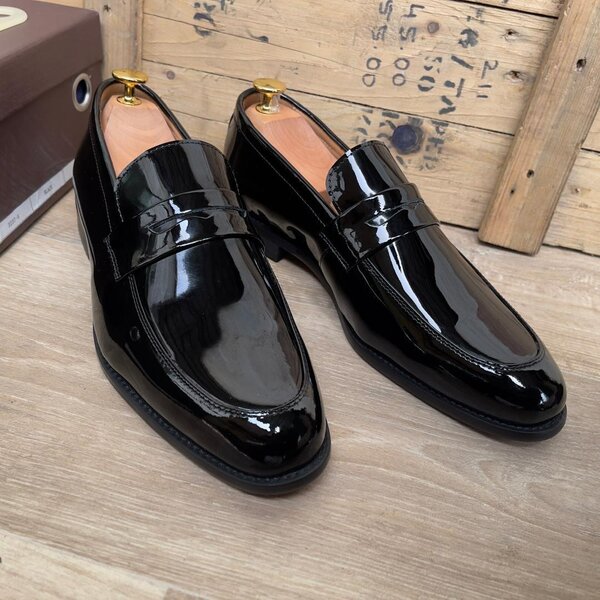 Mocassins élégants en cuir verni