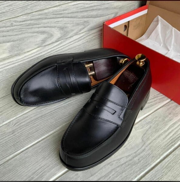 Paire de mocassins en cuir
