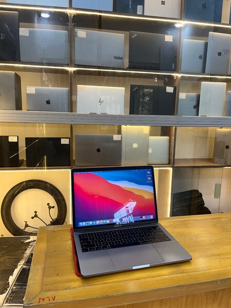 MACBOOK PRO