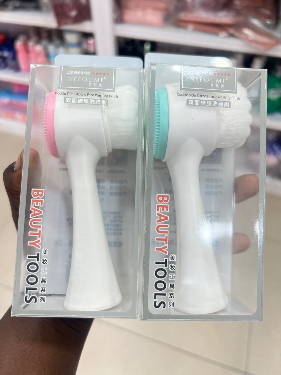Face brush