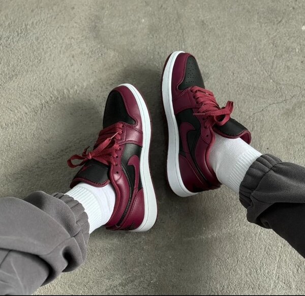 Air Jordan 1 (dark beetroot)
