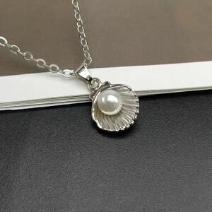 Chaînes En Acier Inoxydable Argentée Pendentifs Coquillage Et Perle