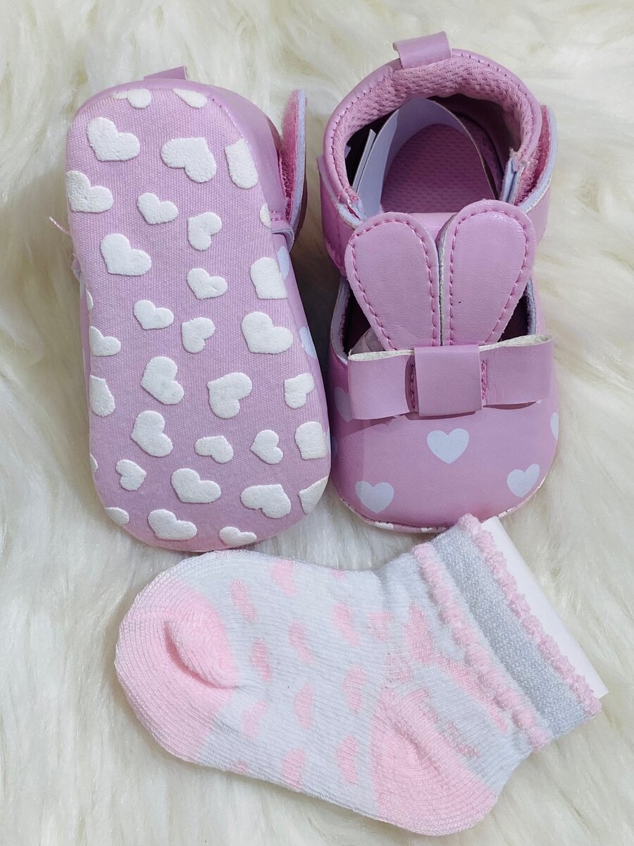 Shoe with socks