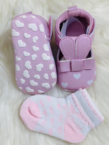 Shoe with socks