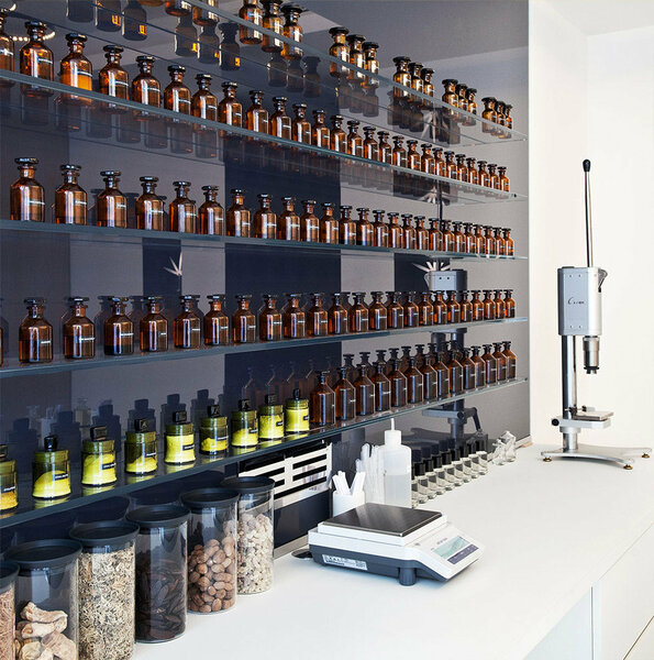 PARFUMERIE DE LUXE