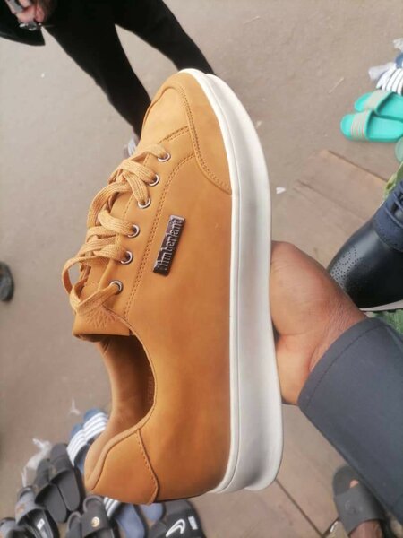 Sneakers en cuir marron