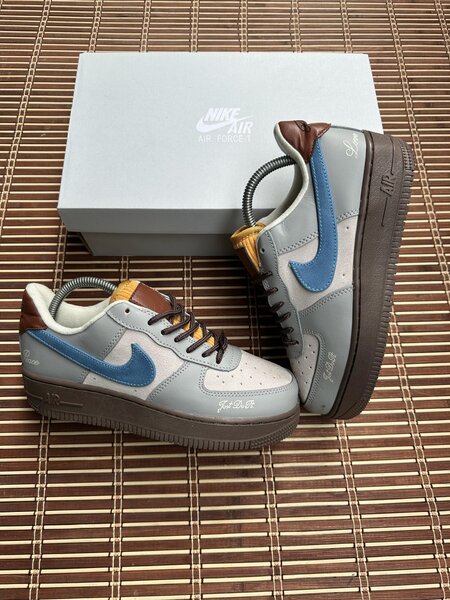 NIKE AIR FORCE 1