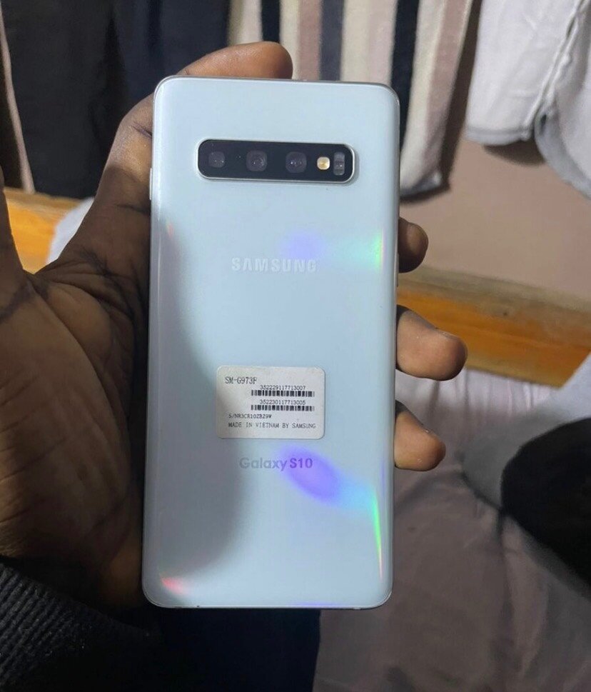 Samsung Galaxy S10 Smartphone