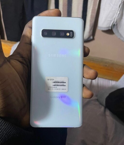 Samsung Galaxy S10 Smartphone