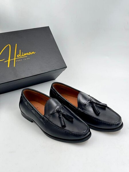 Solid leather shoes